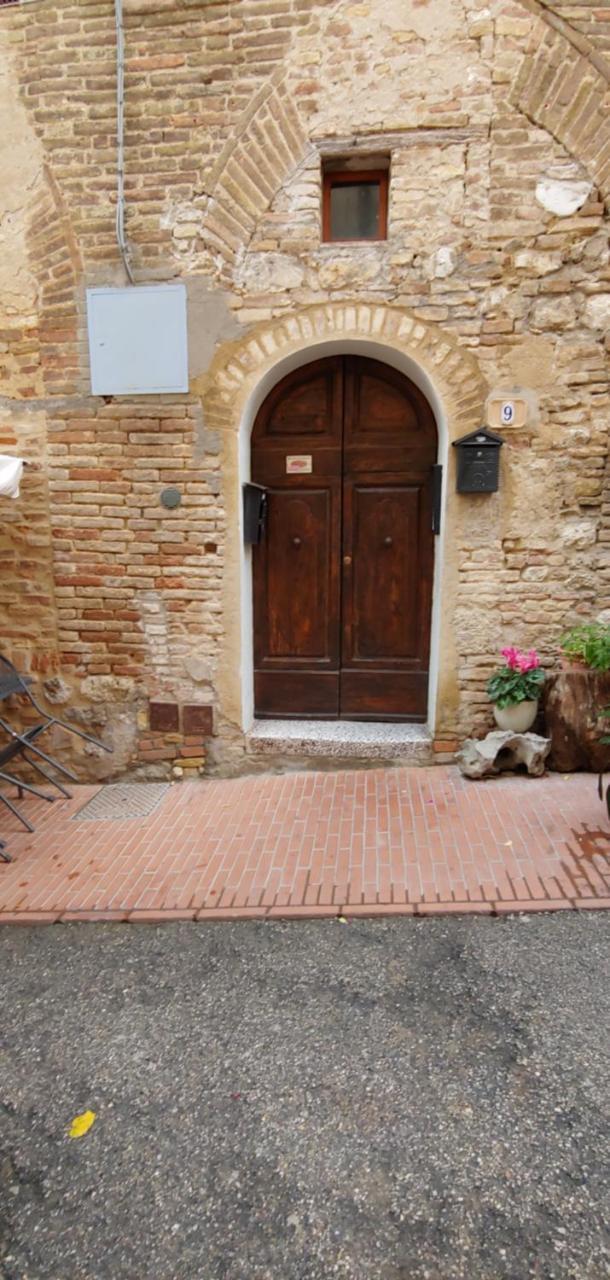 B&B Le Undici Lune San Gimignano Bagian luar foto