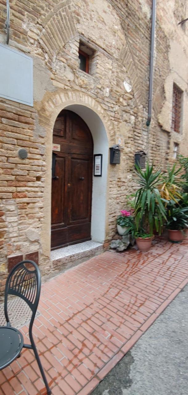 B&B Le Undici Lune San Gimignano Bagian luar foto