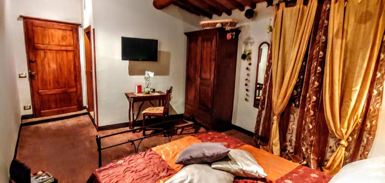B&B Le Undici Lune San Gimignano Bagian luar foto