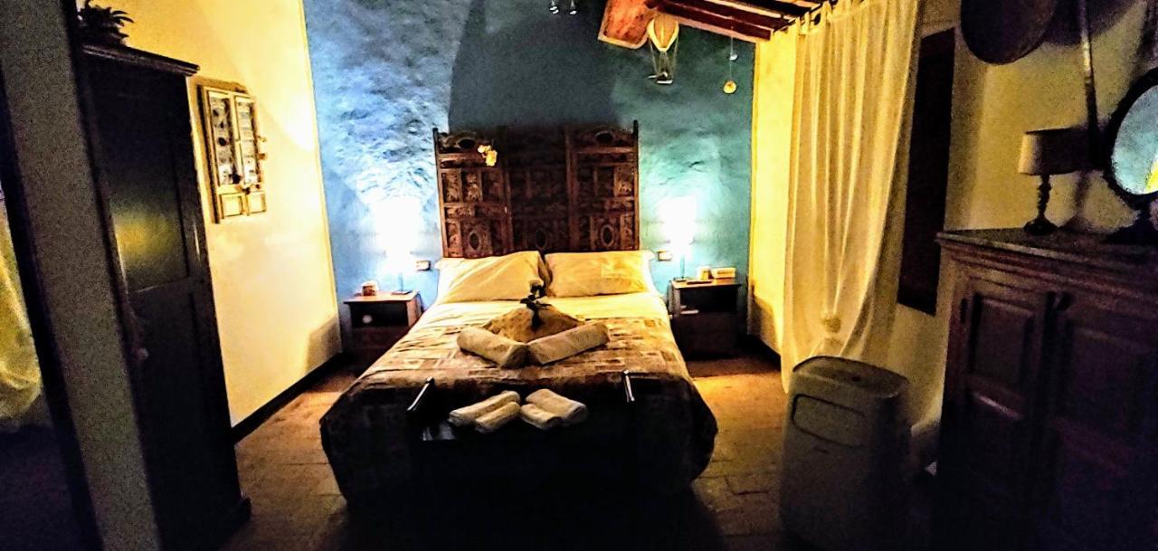 B&B Le Undici Lune San Gimignano Bagian luar foto