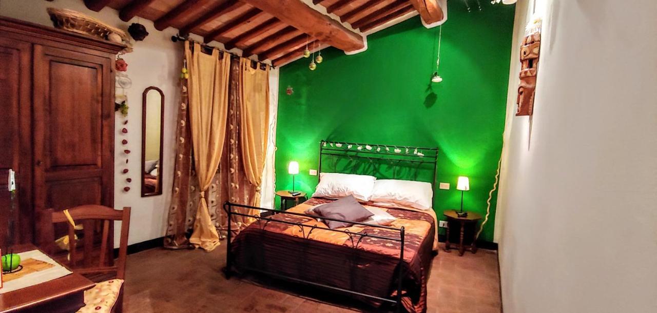 B&B Le Undici Lune San Gimignano Bagian luar foto