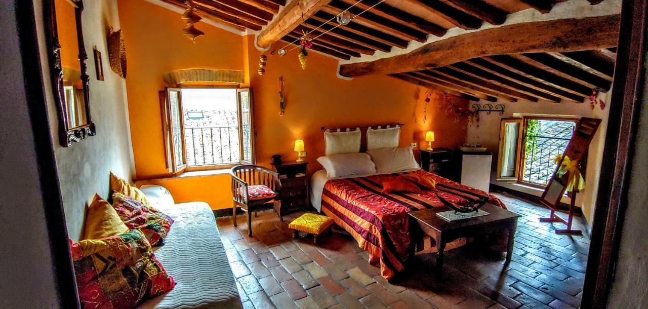 B&B Le Undici Lune San Gimignano Bagian luar foto