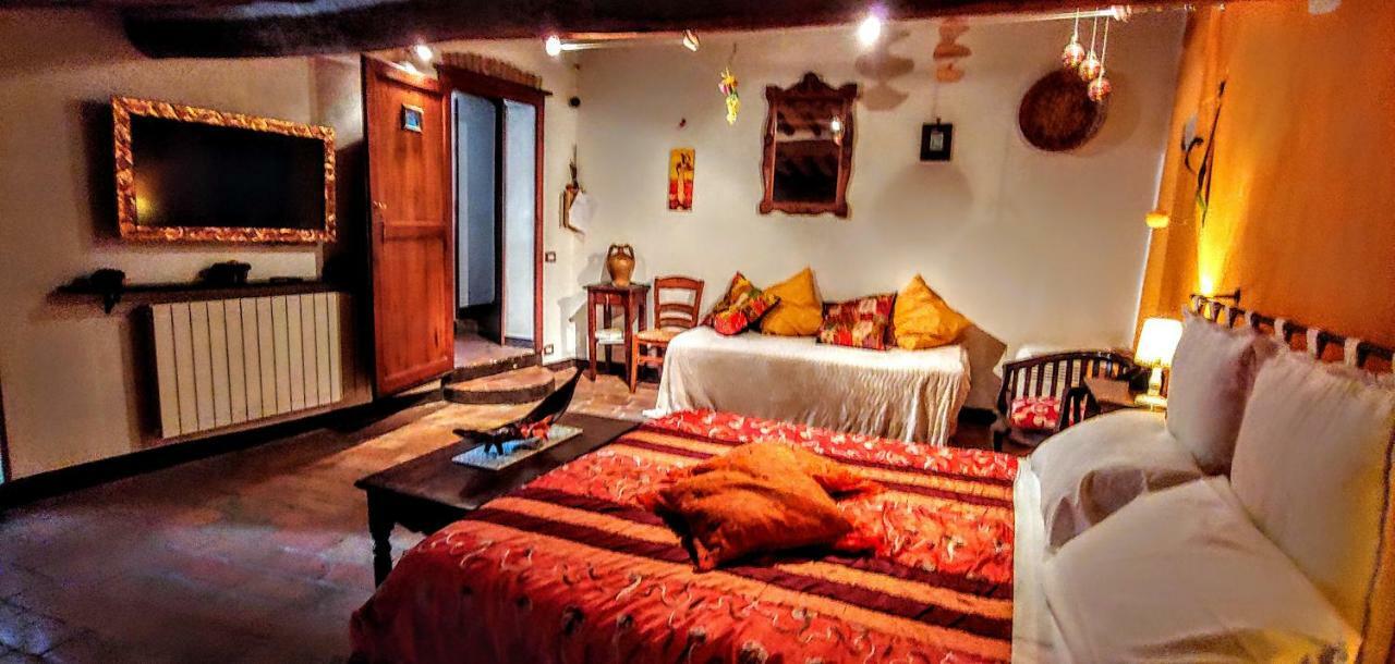 B&B Le Undici Lune San Gimignano Bagian luar foto