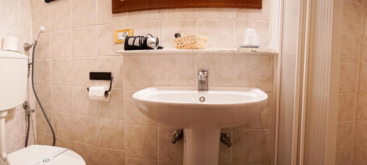 B&B Le Undici Lune San Gimignano Bagian luar foto