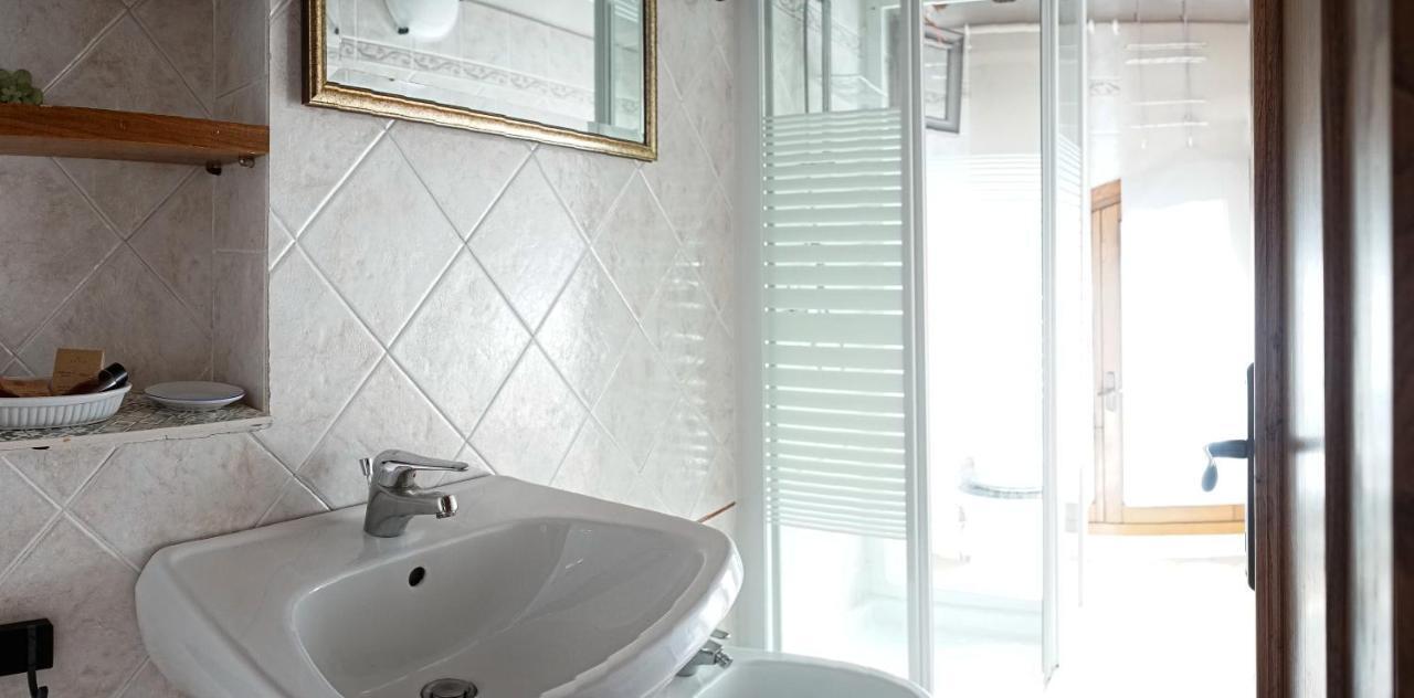 B&B Le Undici Lune San Gimignano Bagian luar foto