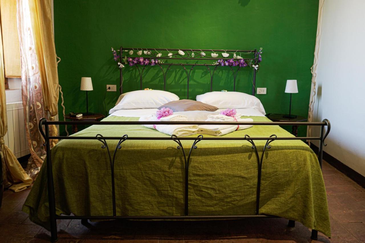 B&B Le Undici Lune San Gimignano Bagian luar foto