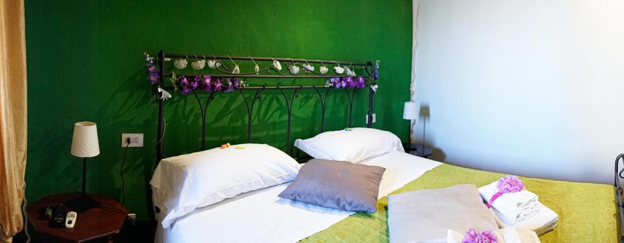 B&B Le Undici Lune San Gimignano Bagian luar foto